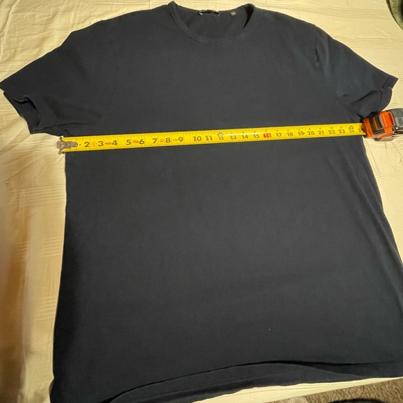 Vince Deep Navy Tee, elevated high quality basic. - Picture 4 of 7